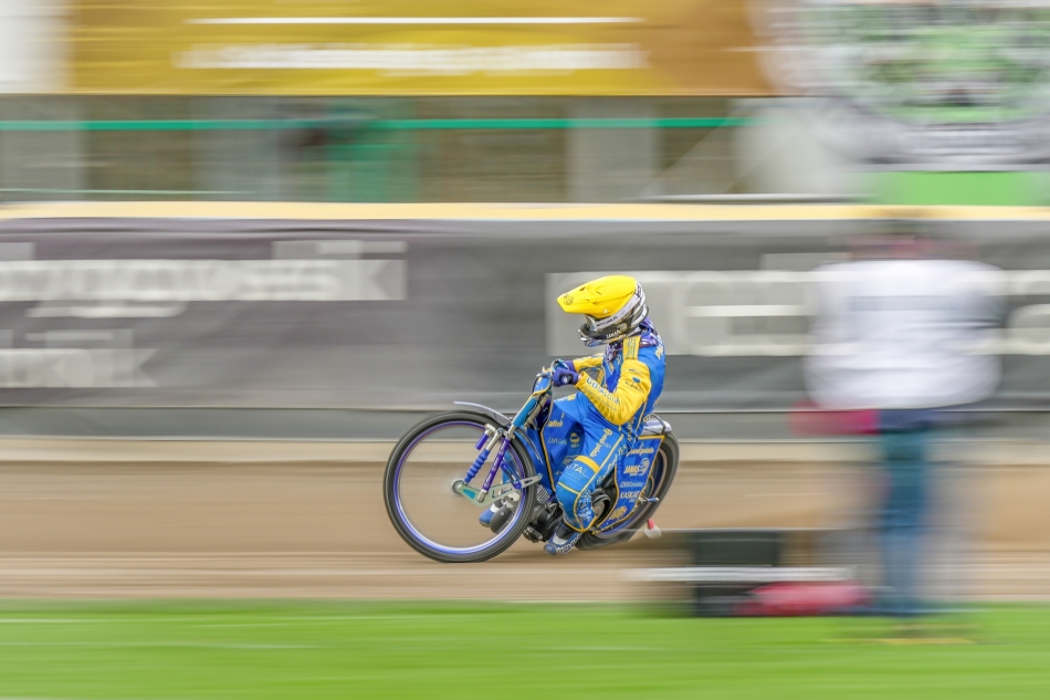 amigamedia - Suuunieeemyyy.... K.S. ROW Rybnik - STAL Gorzów Wlkp. (49-41) Sony ILCE-1+Sony SEL200600G FE 200-600mm f/5.6-6.3 G OSS. Przysłona: f/9,0; Czas ekspozycji: 1/40 s; ISO: 100; Ogniskowa: 600 mm.. Zdjęcie 332208