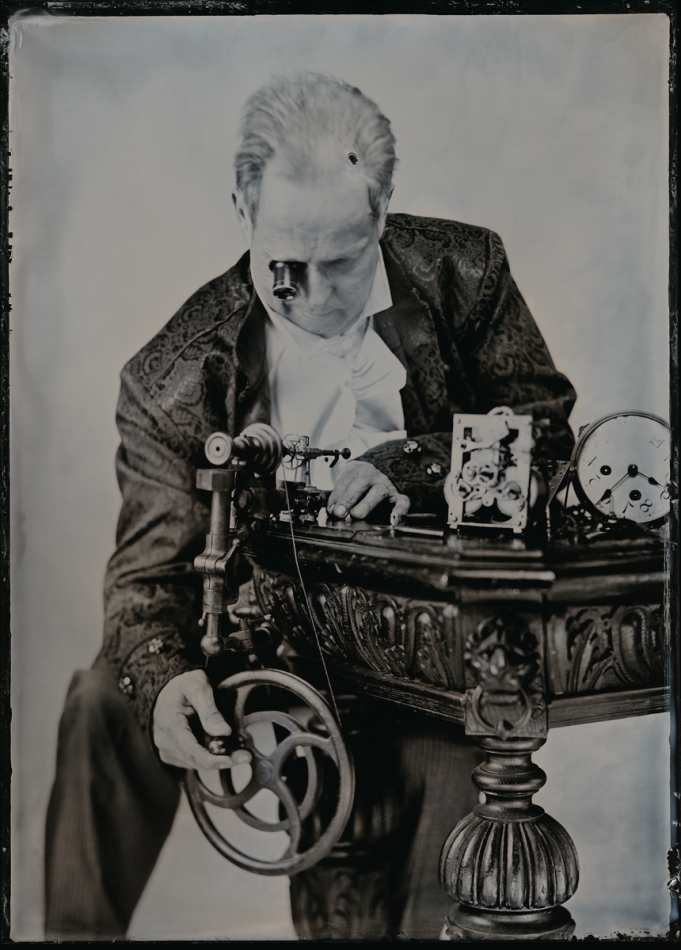 Zegarmistrz. 1/3 z serii Zawody wtedy i teraz  Wetplate collodion 13x18 ambrotyp . Zdjęcie 294793