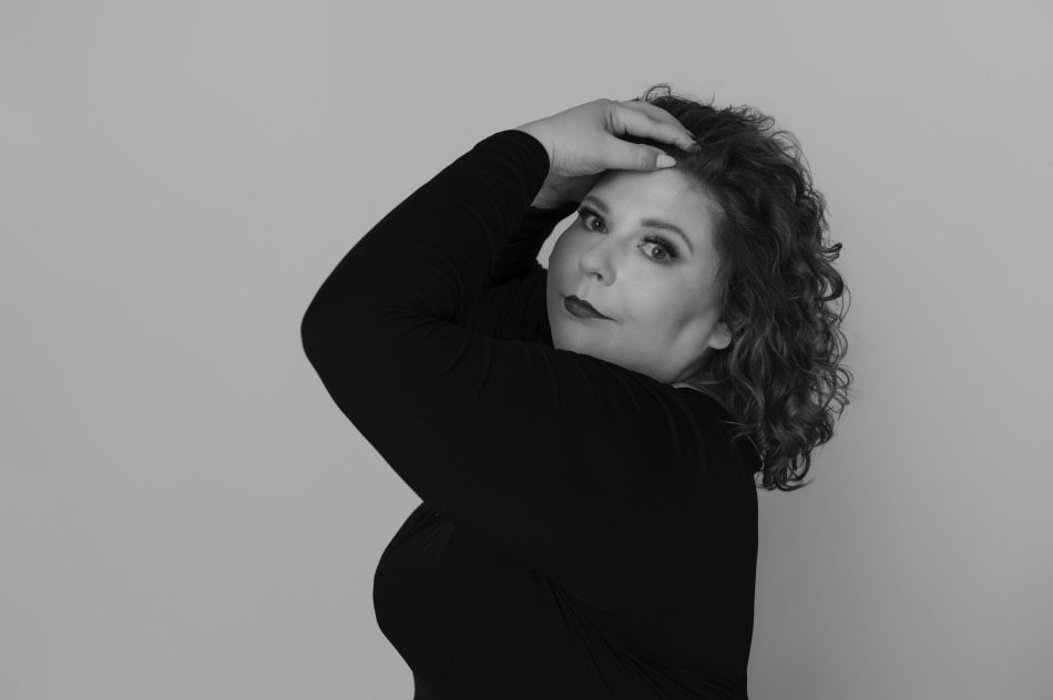 zmbrmx9vhb - Portret kobiecy w czerni i bieli. . Zdjęcie 339048